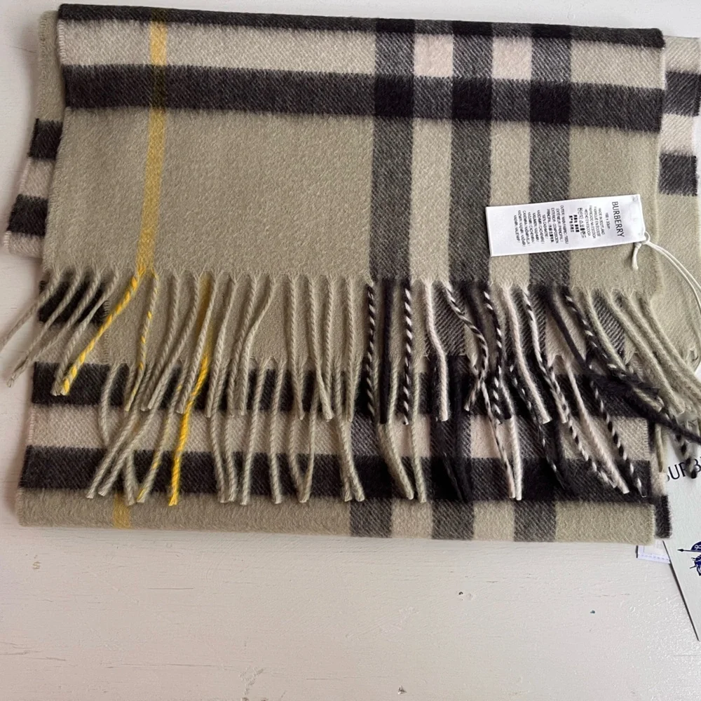 BURBERRY Giant Icon Check Cashmere Scarf- Hunter - Picture 8 of 12
